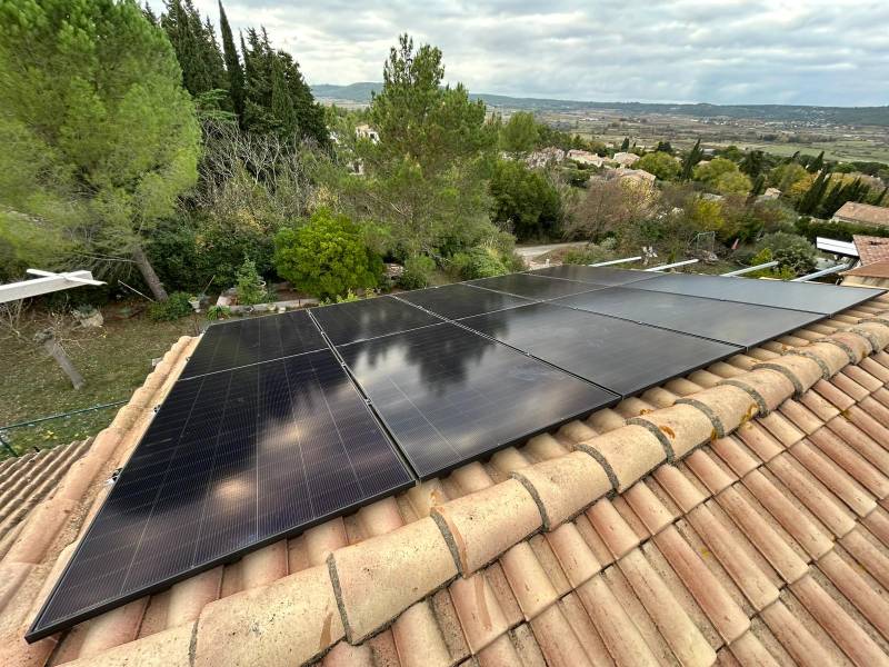Panneaux solaires à Nîmes : Combien en faut-il pour votre toit ?