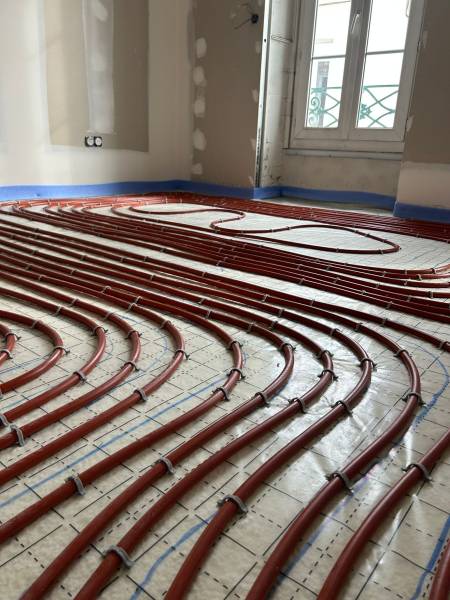 Installation d'un système de chauffage avec plancher chauffant près de Nîmes sur la commune de Codognan.