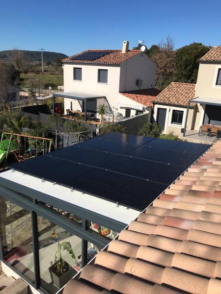 Installation de 4kw de panneau photovoltaïque sur véranda existante sur commune de Nîmes dans le Gard