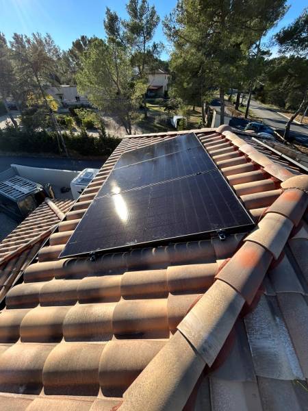Panneau solaire sur tuiles canal à Montpellier : Le guide CDE.
